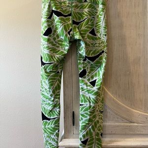 Alo yoga green leaf leggings